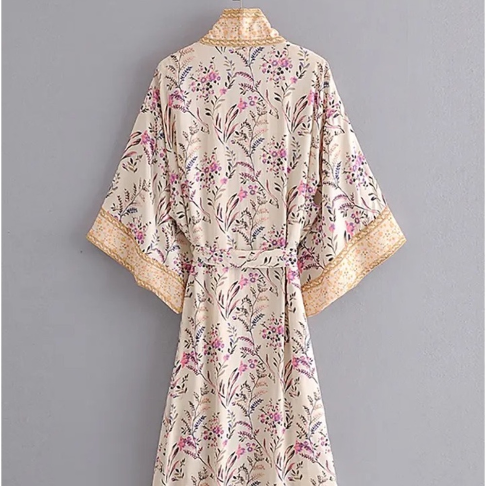 Cream Floral Kimono Robe with Gold Trim - Picture 4 of 7
